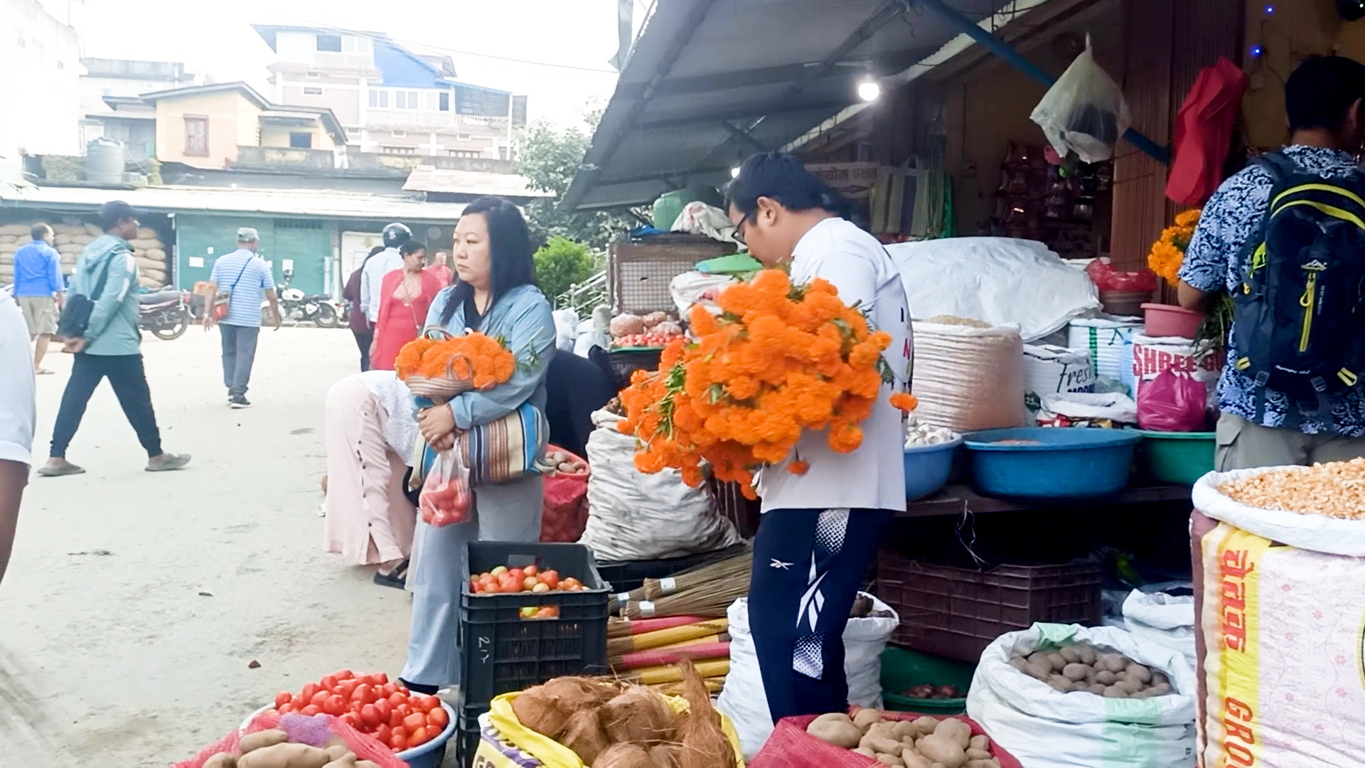 कृषक र व्यापारीलाई मनग्य फाइदा दिलाए पनि बजारमा फूलको अभाव देखिँदा उपभोक्ता भने मारमा