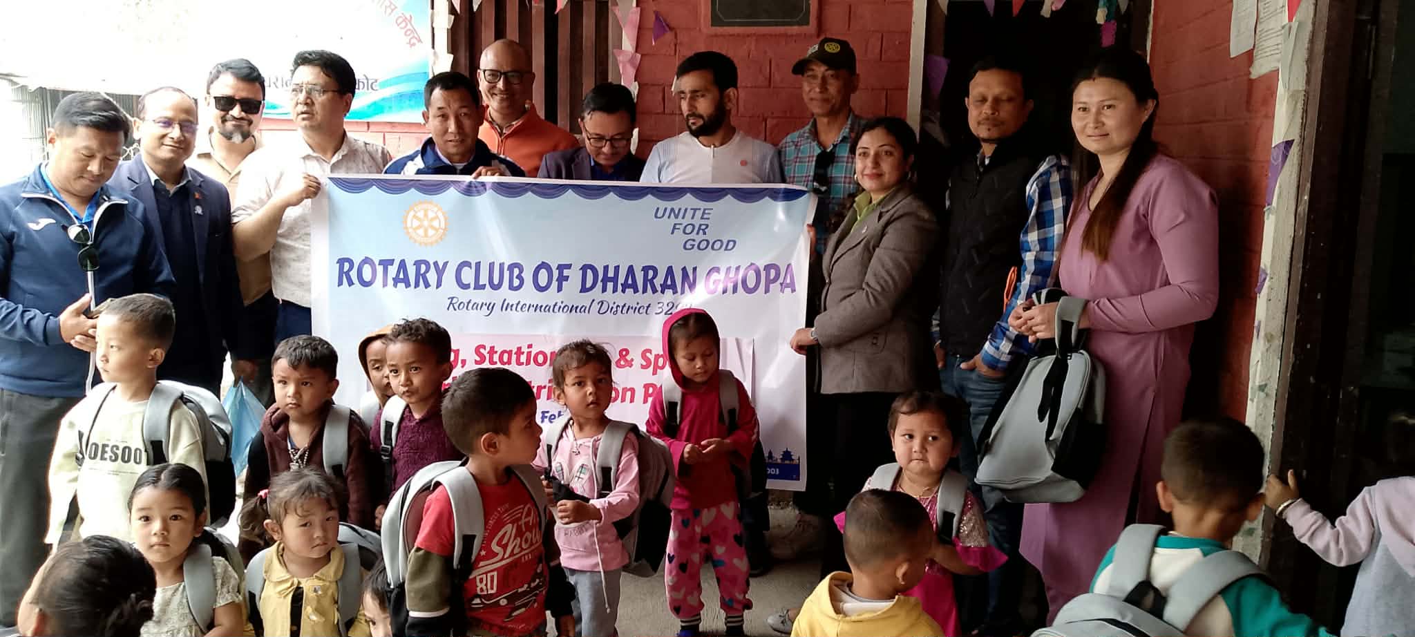 रोटरी क्लव धरान घोषाद्धारा दुई बाल केन्द्रलाई सहयोग