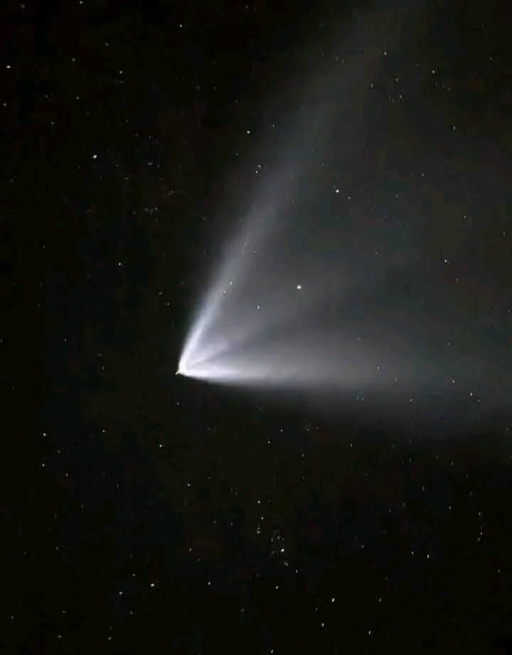 ताप्लेजुङ जिल्लाको आकाशमा अनौठो प्रकारको उज्यालो दृश्य देखियो