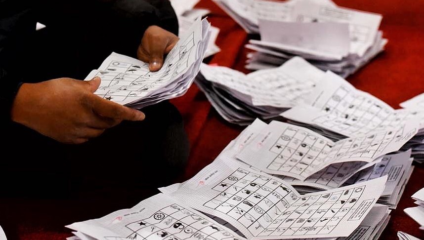 चितवन-२ मा रवि लामिछाने कांग्रेसकी मिना खरेल भन्दा ६४०५ मतले अगाडि